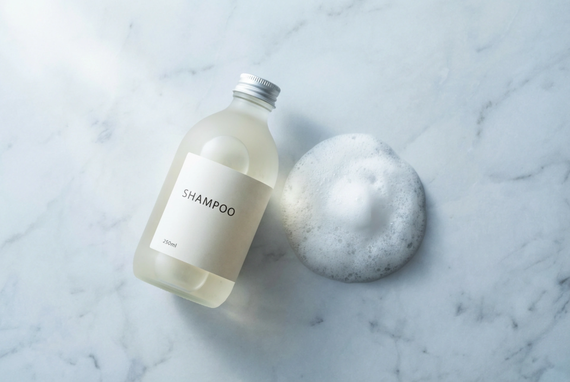 Šampón na objem: ľahšie zloženie a techniky umývania pre nadvihnutie vlasov