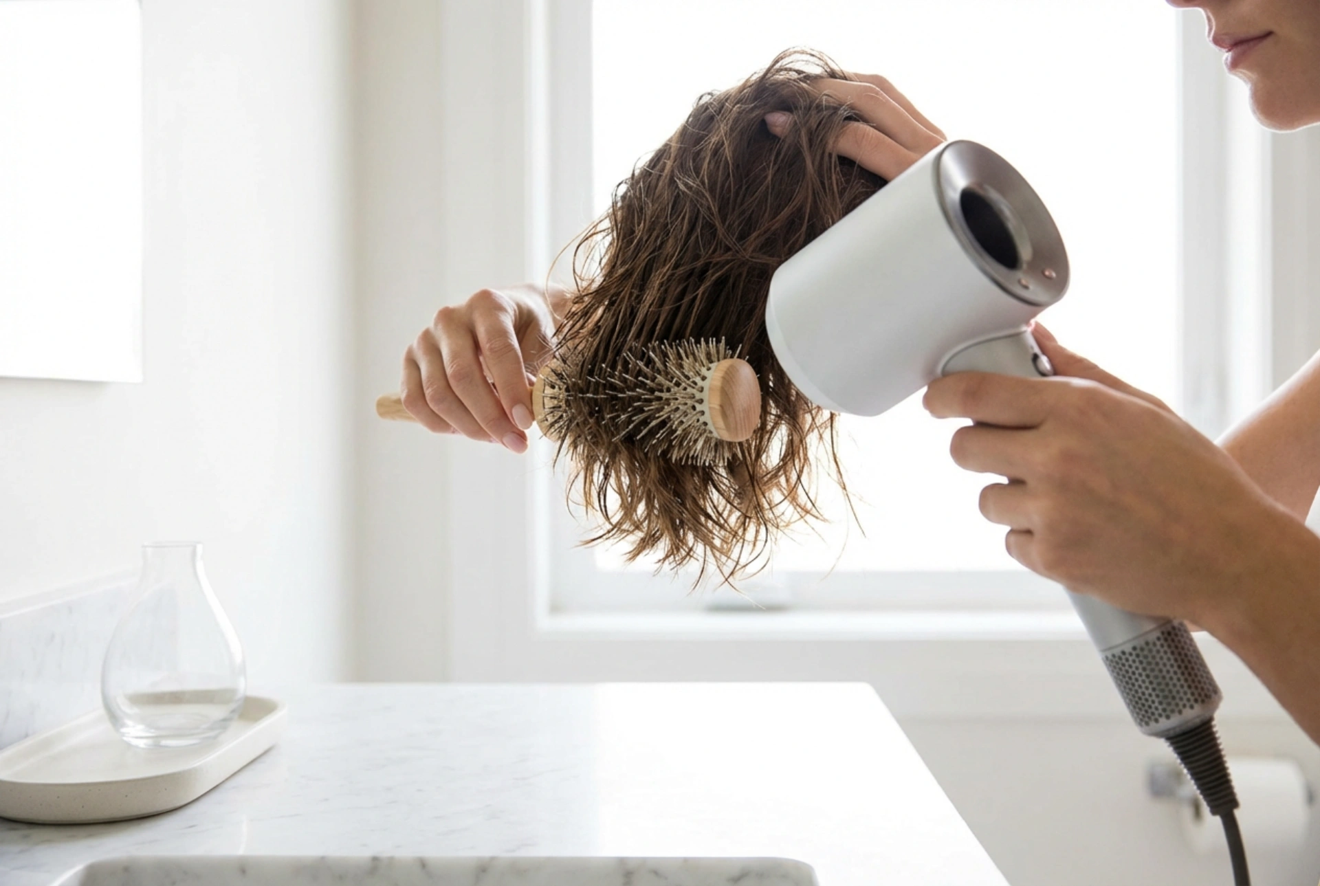 Krátke vlasy na každý deň: rýchle techniky sušenia a stylingu