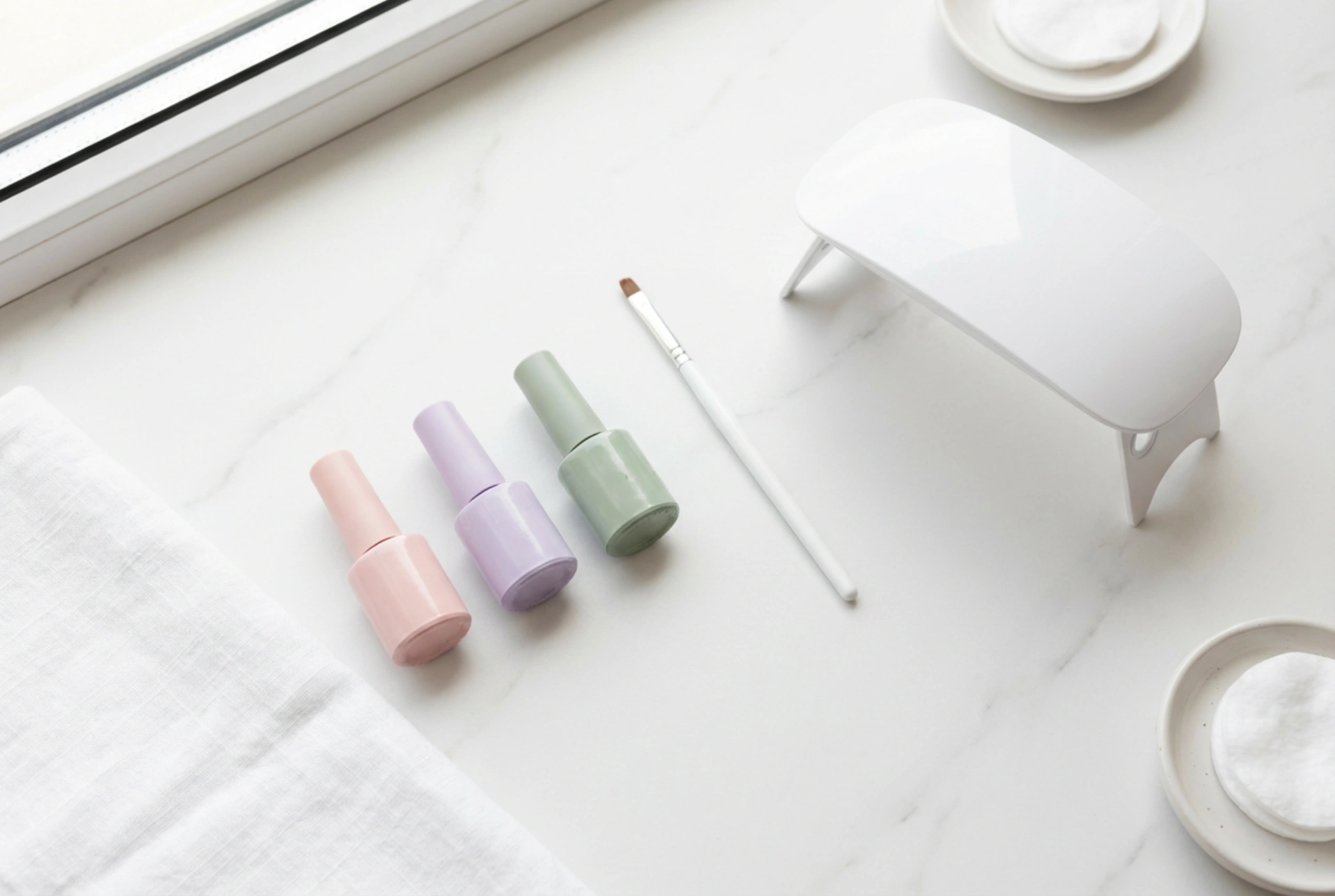 Hybridný gél v manikúre: použitie, vytvrdzovanie a najčastejšie chyby